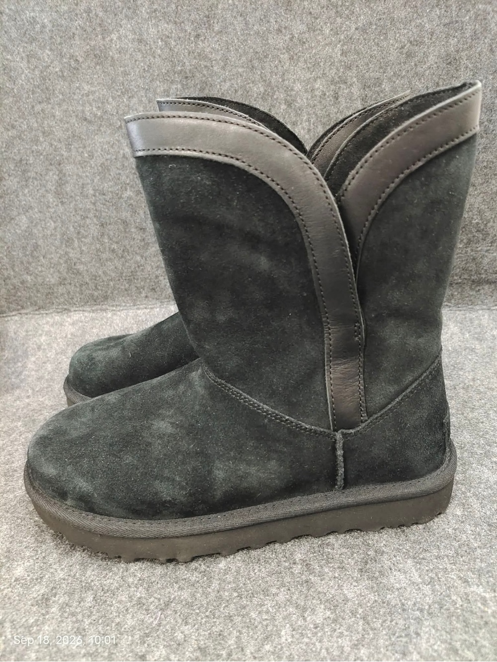NWOB UGG Classic Short Lunara Womens Boots Sz5 Black Wrapped Leather Winter Pull